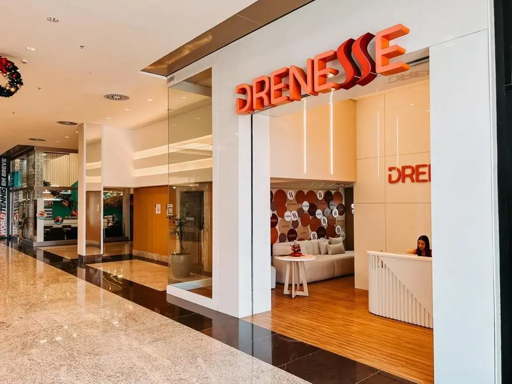 Fachada e recepção de uma unidade da Drenesse em Natal